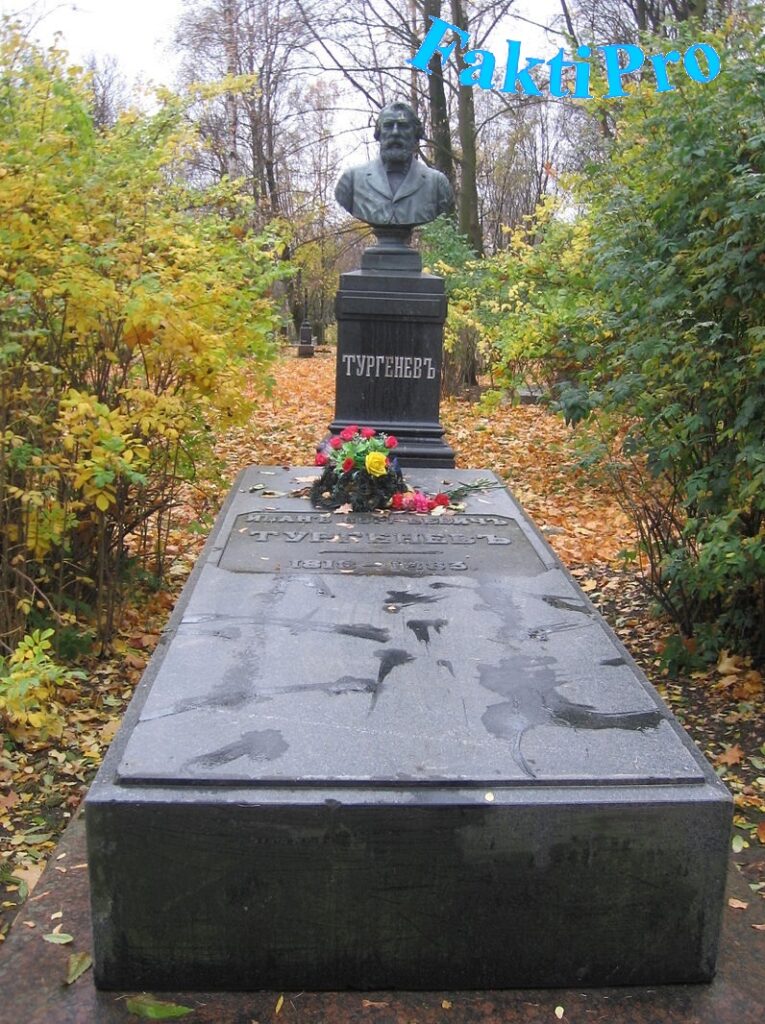 Надгробный бюст на Волковском кладбище