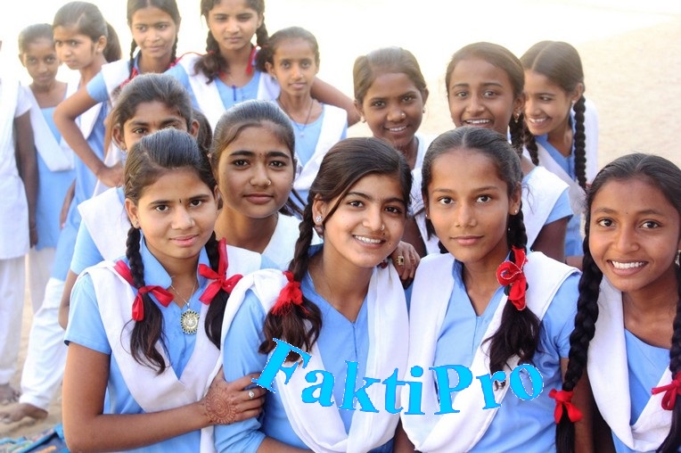 Индийские школьницы
