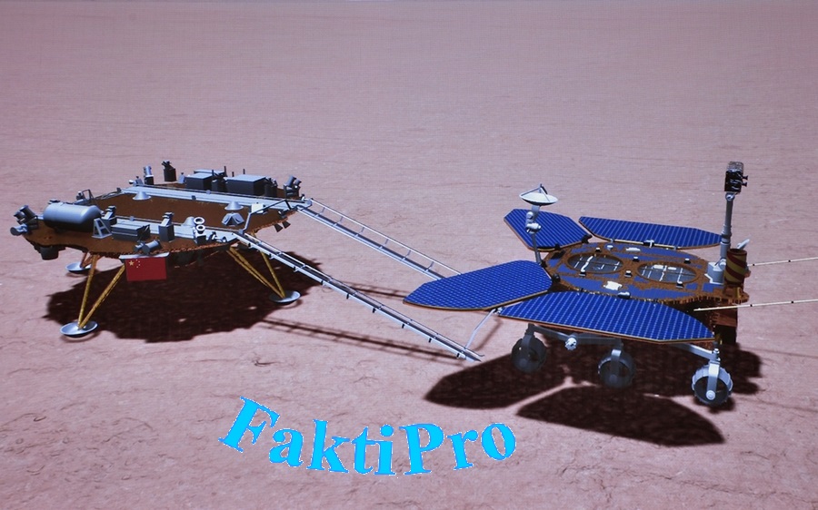 Китайский беспилотный планетоход Zhurong съезжает с трапа посадочного модуля на поверхность Марса
