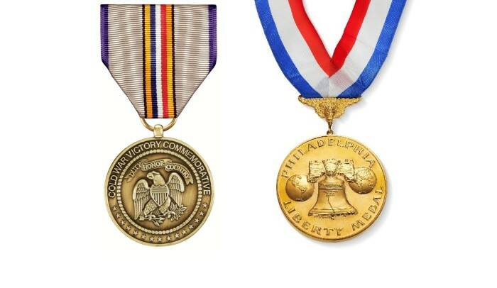 Сравнение медали «За победу в холодной войне»  и «Филадельфийской медали Свободы»