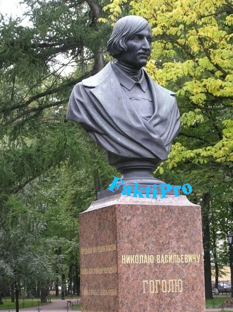 Надгробие Николая Васильевича Гоголя
