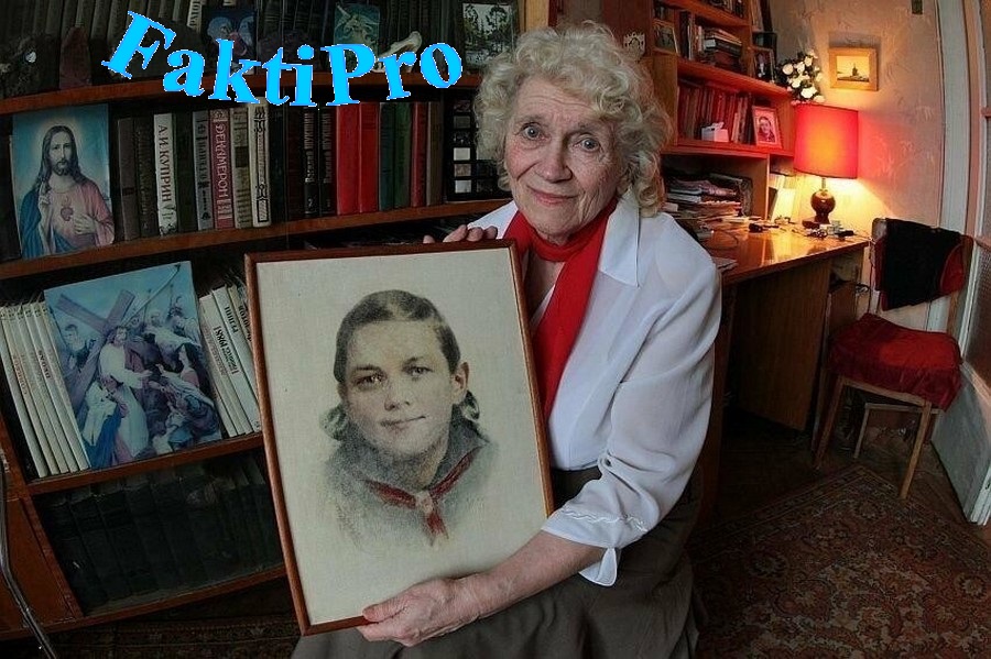 Галина Портнова с портретом сестры