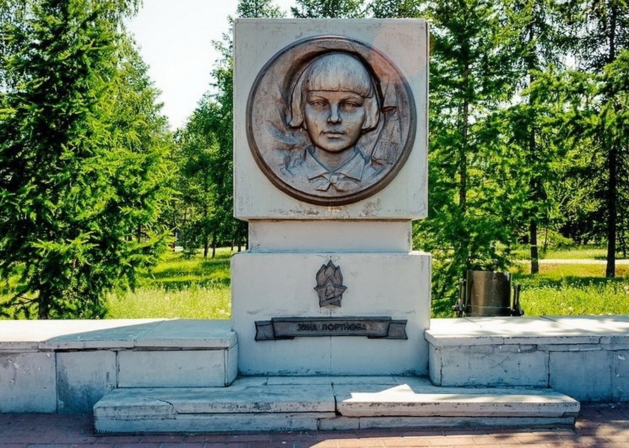 Памятник Зинаиды Портновой